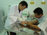 Nhiễm HIV do tai nạn rủi ro nghề nghiệp được hưởng chế độ bảo hiểm