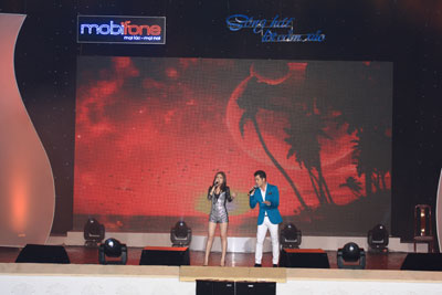 Ca sĩ Giang Hồng Ngọc song ca cùng ca sĩ Hồ Trung Dũng