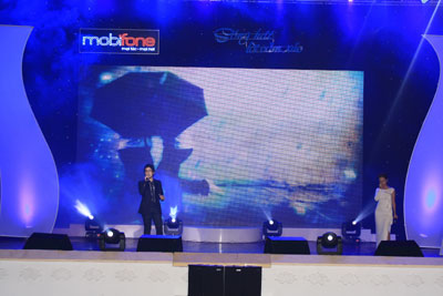 Sự xuất hiện nồng nàn và lãng mạn của đôi song ca Phương Linh - Hà Anh Tuấn.