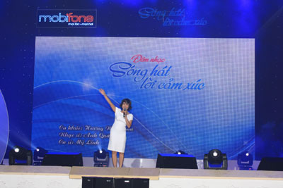 Ca sĩ Mỹ Linh đằm thắm trong ca khúc “Những giấc mơ dài”.