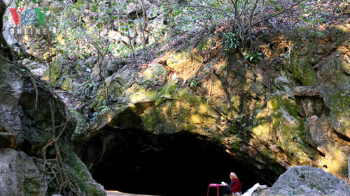Hang Trầm - nơi Đài TNVN phát đi lời kêu gọi toàn quốc kháng chiến của Chủ tịch Hồ Chí Minh.