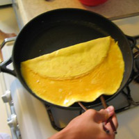 Mách bạn: Mẹo chiên trứng không bị khô