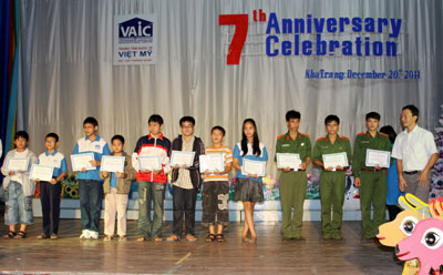 Kỷ niệm 7 năm ngày thành lập và trao phần thưởng cho học sinh giỏi