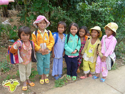 Những chiếc áo ấm của chương trình sẽ là món quà ý nghĩa giúp các em học sinh nghèo Trường Tiểu học Thành Sơn ấm áp hơn.