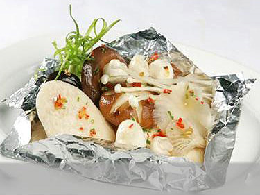 Mách bạn: Lưu ý khi dùng giấy bạc bọc thức ăn