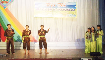 Tiết mục “Sức trẻ thi tài” (đội Nha Trang) tạo được sức lôi cuốn tại hội thi.