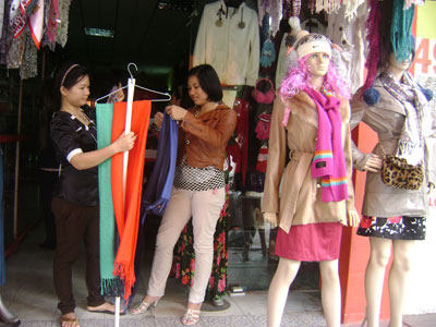 Khăn quàng cổ - Phụ kiện thể hiện phong cách