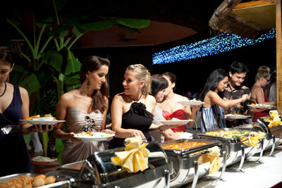 Tiệc buffet là một phần không thể thiếu trong các chương trình đón Tết dương lịch của các khách sạn lớn.