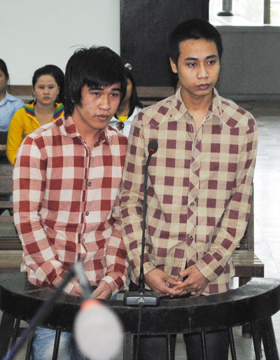 Trả hồ sơ vụ cướp giật, ném mũ bảo hiểm gây tai nạn chết người