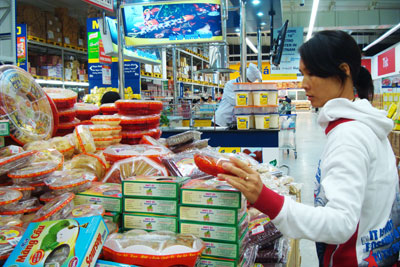 Thị trường mứt Tết: Siêu thị át chợ lẻ