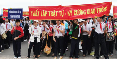 Phát động Năm An toàn giao thông 2012