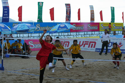 Bằng nguồn kinh phí xã hội hóa, ngày càng có nhiều giải đấu thể thao từ cấp tỉnh, thành phố, xã, phường thu hút đông đảo quần chúng tham gia.