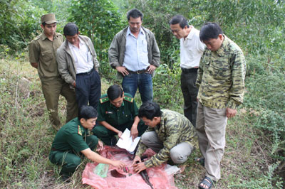 Thu giữ 1 súng AK quân dụng và 18 viên đạn vô chủ