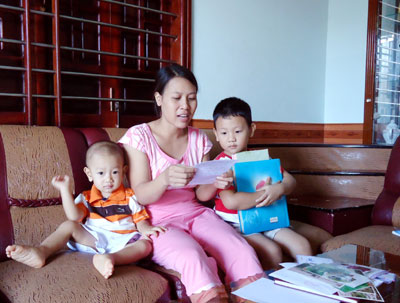 hững khi anh Thành gửi thư về, chị Hoa thường đọc cho các con nghe.