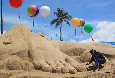 Lần đầu tiên nghệ thuật điêu khắc cát được thực hiện trong Festival Biển.