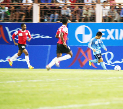 Khatoco Khánh Hòa thua đau trong trận gặp Câu lạc bộ Bóng đá Hà Nội.