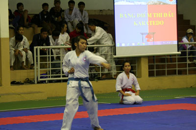 8 đơn vị tham dự giải