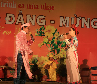 Biểu diễn 10 tiết mục đờn ca tài tử và trích đoạn tuồng cổ