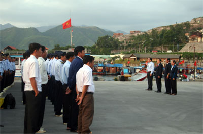 Hơn 200 cán bộ, công nhân viên ra quân đầu năm