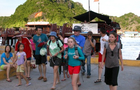 Trong tháng 1-2012, khách quốc tế đến Việt Nam từ hầu hết các quốc gia và vùng lãnh thổ đều tăng.  