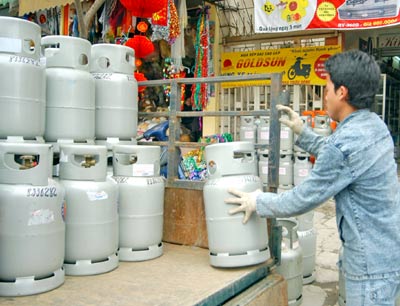 Xin giảm thuế nhập để giảm giá gas