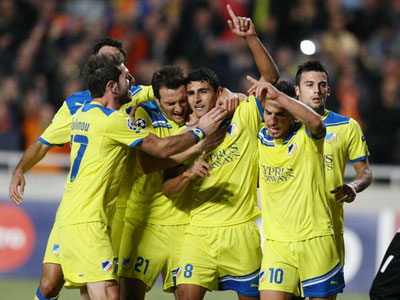 Chờ ẩn số Apoel!