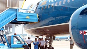 Tổng công ty Cảng Hàng không Việt Nam do nhà nước sở hữu 100% vốn điều lệ có trụ sở chính tại Cảng hàng không quốc tế Tân Sơn Nhất.  