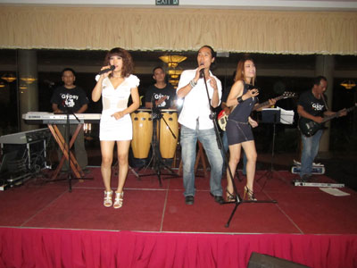 Gypsy Flies - Ban nhạc hướng đến cộng đồng