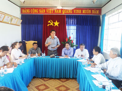 Đồng chí Lê Thanh Quang - Ủy viên Trung ương Đảng, Bí thư Tỉnh ủy, Chủ tịch HĐND tỉnh phát biểu chỉ đạo tại buổi làm việc với Đảng ủy phường Cam Thuận (TP. Cam Ranh).