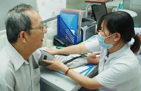 Tới đây, giá khám bệnh tối đa là 20.000 đồng/lần.