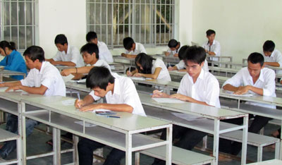 Thí sinh dự thi đại học năm 2011 tại Trường Đại học Nha Trang.