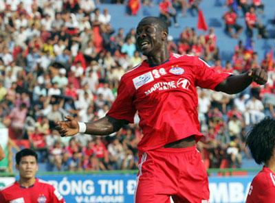 Bình Dương trả 18.000 USD cho "sao triệu đô"