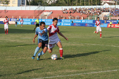 Thất bại trên sân Lạch Tray ở vòng đấu trước đã khiến các cầu thủ Khatoco Khánh Hòa (K.KH) gặp khó khăn. 