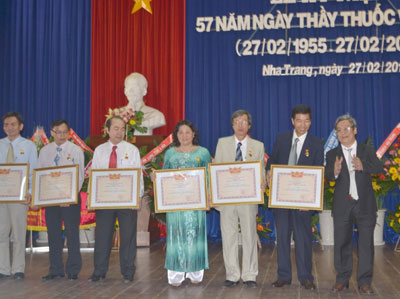 Kỷ niệm 57 năm ngày Thầy thuốc Việt Nam (27-2)