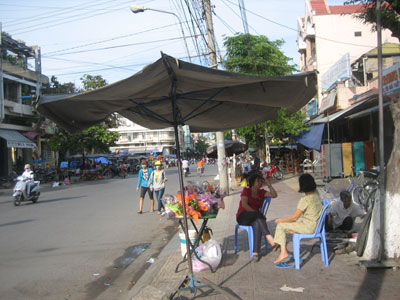 Cấp phép kinh doanh trên vỉa hè một số tuyến đường