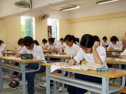 Không bắt buộc tổ chức thi tốt nghiệp THPT theo cụm trường