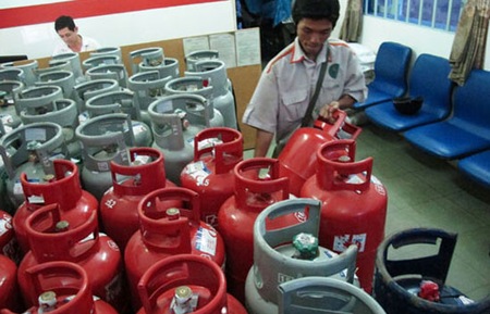 Hiện giá đăng ký đối với bình gas 12kg của các doanh nghiệp dao động từ 416.200 - 474.324 đồng/bình.  