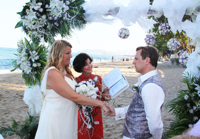 Tổ chức đám cưới trên bãi biển cho khách du lịch Thụy điển