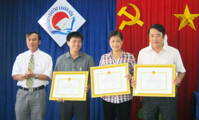 Khen thưởng 4 tập thể có thành tích xuất sắc trong công tác phòng cháy chữa cháy năm 2011