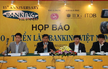 Buổi họp báo công bố sự kiện hội thảo, triển lãm Banking Việt Nam 2012.  