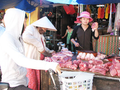  Sinh viên đau đầu mỗi khi ra chợ.