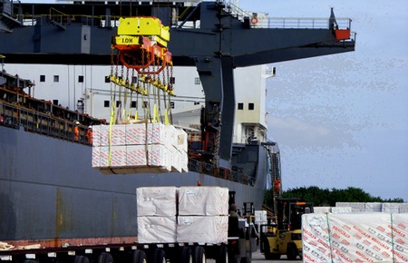 Nhập siêu 3 tháng vỏn vẹn 250 triệu USD