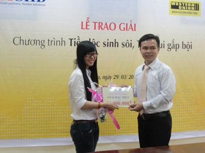 Ngày 29-3, Ngân hàng Thương mại cổ phần (TMCP) Sài Gòn - Hà Nội (SHB) chi nhánh Khánh Hòa tổ chức trao giải cho các khách hàng may mắn của chương trình “Tiền lộc sinh sôi - Tết vui gấp bội”. 