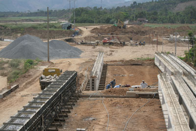 Nhịp cầu nối những bờ vui