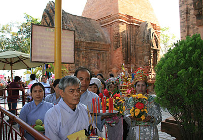 Tiền công đức của khách hành hương ở di tích Tháp Bà đã có quy định quản lý, sử dụng rõ ràng.