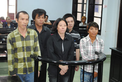 Nhóm cướp giật tài sản của khách nước ngoài lĩnh án