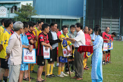 6 đội bóng tranh tài