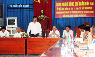 Đồng chí Trần Sơn Hải - Ủy viên Ban Thường vụ Tỉnh ủy, Phó Chủ tịch Thường trực UBND tỉnh phát biểu chỉ đạo tại UBND thị trấn Diên Khánh.
