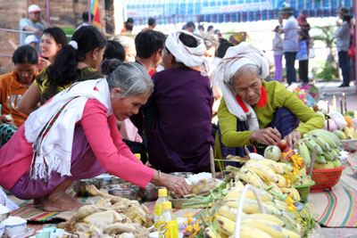 Rộn ràng trẩy hội Tháp Bà