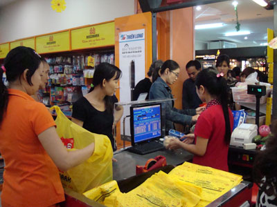 Túi nilon chịu thuế vẫn đắt hàng